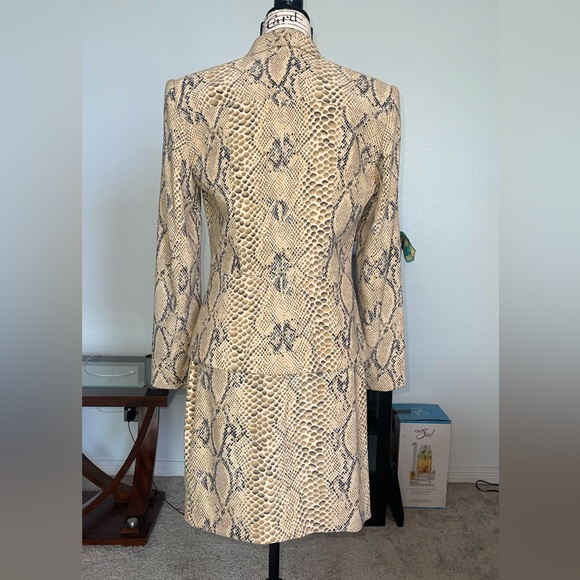 Alberto Makali - Snake-Print Tailored Blazer  and Skirt Set in Size 8 - Picture 2 of 16